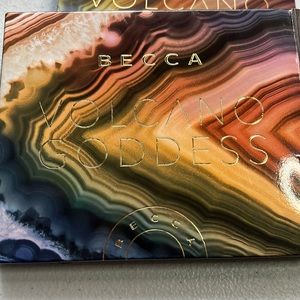 BNIB Becca Volcano Palette $ Camellia Blush
